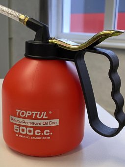 Маслёнка рычажная пластиковая TOPTUL 500 мл гибкий наконечник NCAB0150