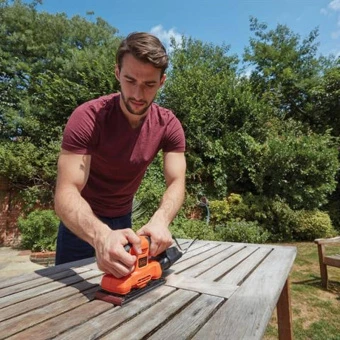 Шліфмашина вібраційна BLACK+DECKER, 150 Вт, 15000 об/мин, 90х187 мм, амплітуда 2 мм, вага 1.4 кг