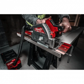 MILWAUKEE Аккумуляторная погружная пила по дереву и пластику 55 мм M18 FPS55-552P, 4933478778 | 4933
