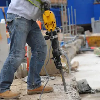 Молоток отбойный DEWalt, 28мм, шестигран.патрон, 1600Bт, 35Дж, 18.4кг. + зубило.