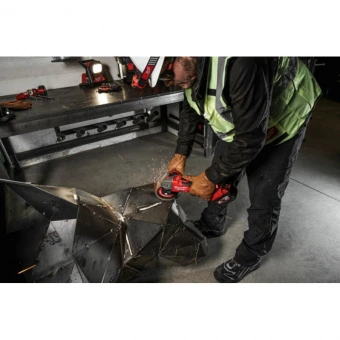 MILWAUKEE Шлифмашина угловая - болгарка аккумуляторная бесщёточная 125 мм M18 FSAG125XB-0X FUEL | 49