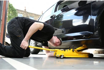 Домкрат STANLEY гідравлічний підкатний, 2000 кг, Нмин 85 мм, Нмакс 381 мм | STMT81251-1