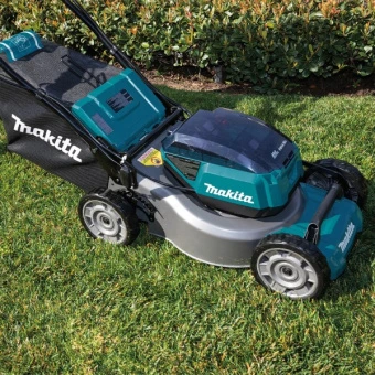 Самохідна акумуляторна газонокосарка Makita DLM462PT4 (2х18 В, 4х5 А*год, 460 мм)