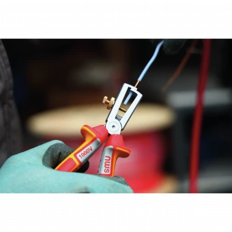 NWS Щипці для зняття ізоляції з ізольов. ручками VDE до 1000 В: L=160 мм, Ø≤10 мм // 145-49-VDE-160 