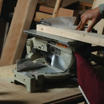 Пила торцювальна Makita LH1040 (1650 В, 260 мм)