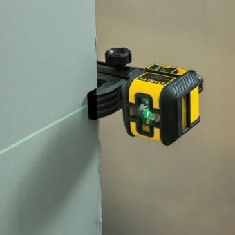 STANLEY STHT77592-1 Построитель плоскостей лазерный Cross90, зеленый луч, рабочая дальность 16 м.