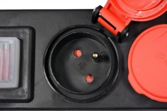 YATO Подовжувач ел.-мережевий YATO: l=3м, колодка з 4 гніздами і вмик, 3-жильний Ø=1,5 мм², з заземл