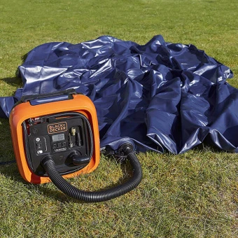 Компресор автомобільний BLACK + DECKER, напруга 12 В, максимальний тиск 11 бар, вага 1.8 кг