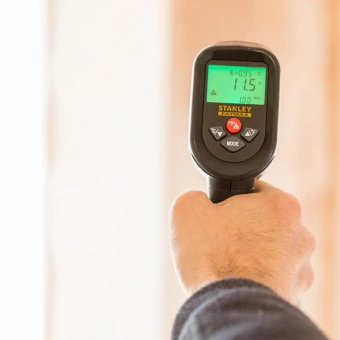 STANLEY FMHT0-77422 Термометр инфракрасный FatMax,- 50 ° до + 1350 °С