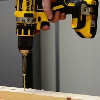 DeWalt DCD790D2 Дрель-шуруповерт 2 скор с бесщеточным двигателем, 18 V, XR Li-Ion 2 Ач