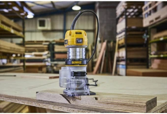 Фрезер окантовочный DeWALT D26200