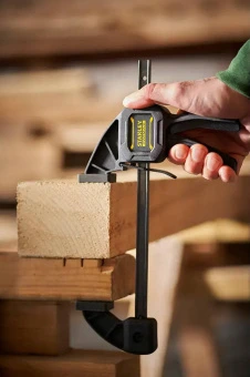 STANLEY FMHT0-83234 Струбцина "FatMax L" быстрозажимная, макс. размер 150мм - 330мм, давление 135кг.