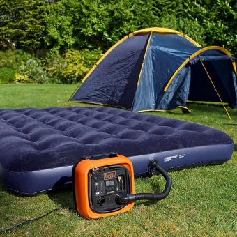 Компресор автомобільний BLACK + DECKER, напруга 12 В, максимальний тиск 11 бар, вага 1.8 кг