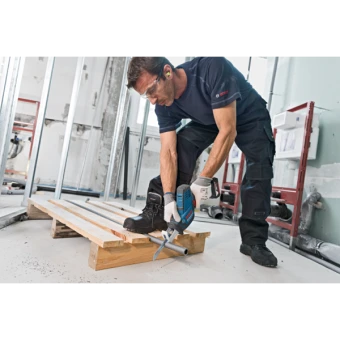 Акумуляторна сабельна пила Bosch GSA 18 V-LI (18 В, 4 A*год, 3050 ход/хв) (0615990M3Y)