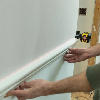 STANLEY STHT77498-1 Лазерный кросслайнер Cubix, красный, дальность 12м, ошибка +/- 0,6 мм/10м