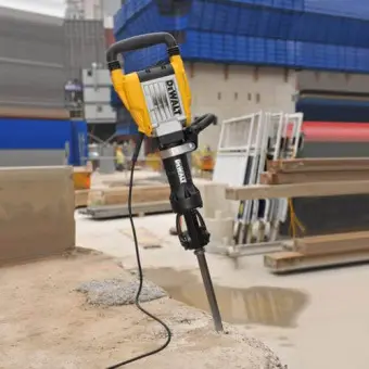 Молоток отбойный DEWalt, 28мм, шестигран.патрон, 1600Bт, 35Дж, 18.4кг. + зубило.