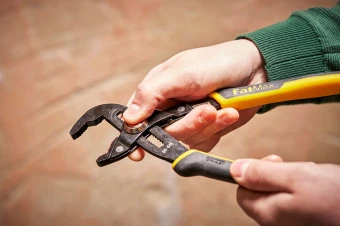 STANLEY 0-84-649 Захват "Кобра" 304х75мм FatMax® с механизмом PushLock™