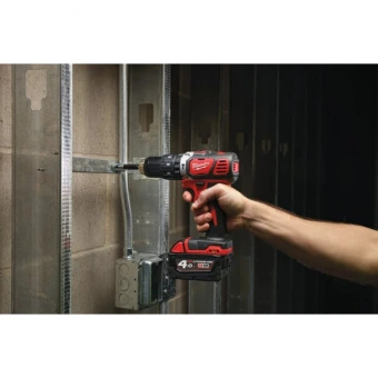 MILWAUKEE Дрель-шуруповерт аккумуляторная ударная M18BPD-202X крут.мом. 50Нм | 4933446189