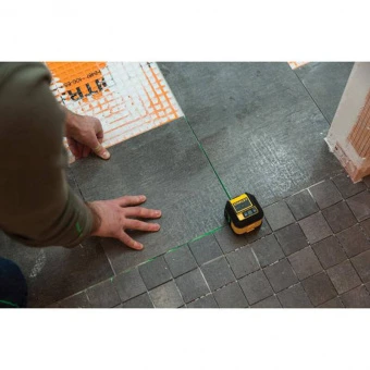 STANLEY STHT77592-1 Построитель плоскостей лазерный Cross90, зеленый луч, рабочая дальность 16 м.