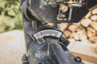 YATO Пила торцьовальна з лазером і протяж.YATO:P=1.8кВт,диск Ø=255/30мм,5000 об/хв,гл.різу 0°/45°-80