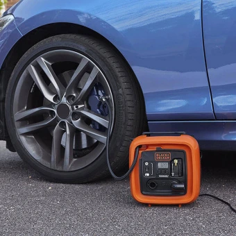 Компресор автомобільний BLACK + DECKER, напруга 12 В, максимальний тиск 11 бар, вага 1.8 кг