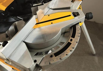 DeWALT D27113 Пила торцовочная универсальная 1600вт, диск 305х30мм