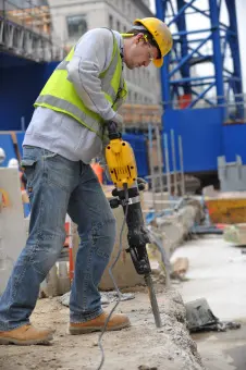 Молоток отбойный DEWalt, 28мм, шестигран.патрон, 1600Bт, 35Дж, 18.4кг. + зубило.