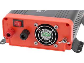 Перетворювач напруги YATO з джерела 12 В DC в 230 В, номінально- 300 Вт AC, піковий- 600 Вт [5]