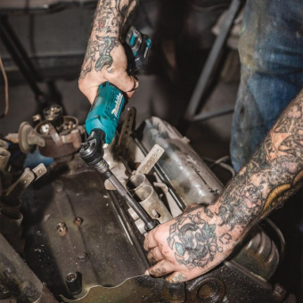 Акумуляторний кутовий гайковерт Makita WR100DZ (12 В)