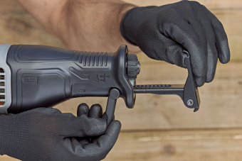 Пила шабельна мережева BLACK+DECKER, 750 Вт, 0 - 2800 ход/хв, величина ходу 20 мм, вага 2.4 кг