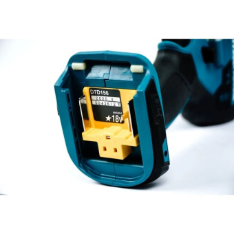 Акумуляторний ударний гайковерт Makita DTD156SF (18 В, 3 А*год, 155 Н*м)