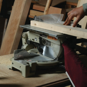 Пила торцювальна Makita LH1040 (1650 В, 260 мм)