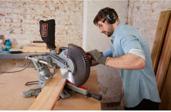 Пила торцювальна мережева BLACK+DECKER, 2100 Вт, диск 254х30 мм, 5000 об/хв, XPS, вага 18.5 кг