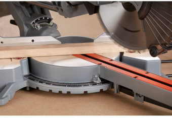 Пила торцювальна мережева BLACK+DECKER, 1600 Вт, диск 216х30 мм, 4800 об/хв, XPS, вага 12 кг