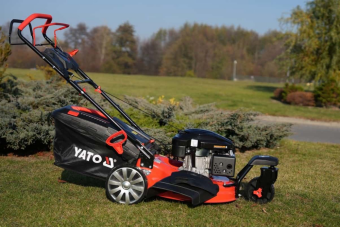 Газонокосарка бензинова YATO з приводом: 3,5кВт, ширина різання: Ø= 53 см, травозбірник- 62л