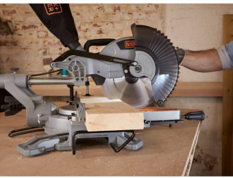 Пила торцювальна мережева BLACK+DECKER, 2100 Вт, диск 254х30 мм, 5000 об/хв, XPS, вага 18.5 кг