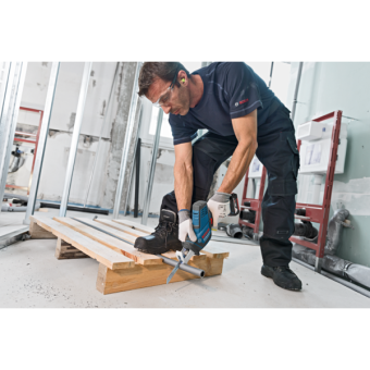 Акумуляторна сабельна пила Bosch GSA 18 V-LI (18 В, 4 A*год, 3050 ход/хв) (0615990M3Y)