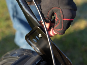 Газонокосарка бензинова YATO з приводом : 1,9кВт,  ширина різання: Ø= 41см, травозбірник- 40л