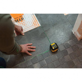 STANLEY STHT77592-1 Построитель плоскостей лазерный Cross90, зеленый луч, рабочая дальность 16 м.