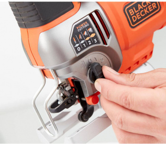 Пила лобзикова мережева BLACK + DECKER, 650 Вт, швидкість 0 - 3.100 хід/хв, кут розпилювання: 0-45 °
