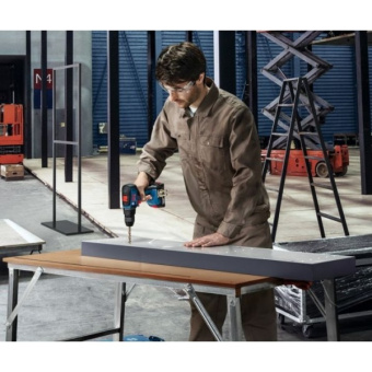 Акумуляторна дриль-шуруповерт Bosch GSR 18 V-50 + набір біт (2х18 В) (06019H5004)